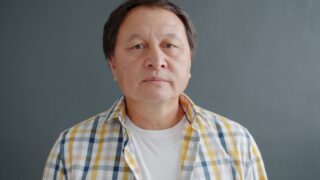 30代・40代のひげ脱毛を考えるアジア人男性