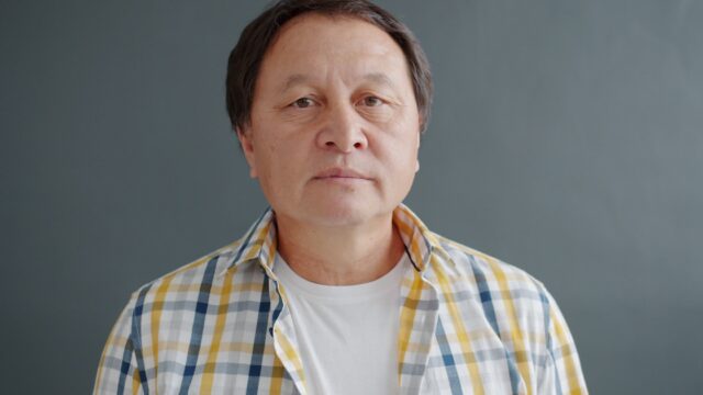 30代・40代のひげ脱毛を考えるアジア人男性